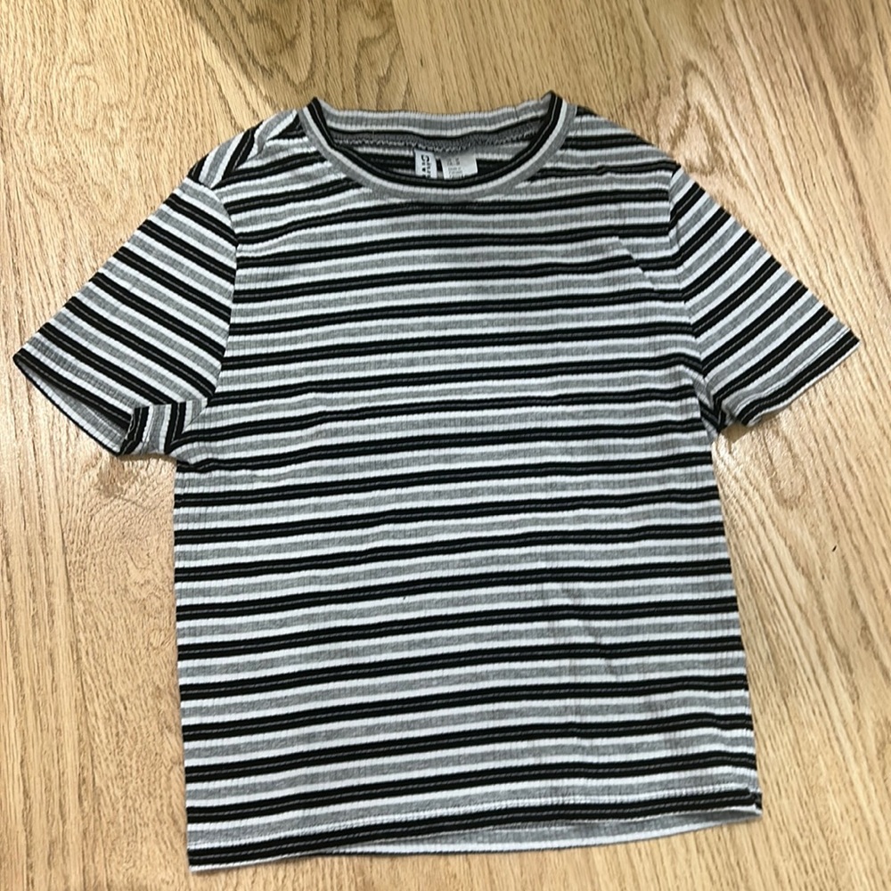 This is a H&M shirt. The size is a medium and it has never been worn.